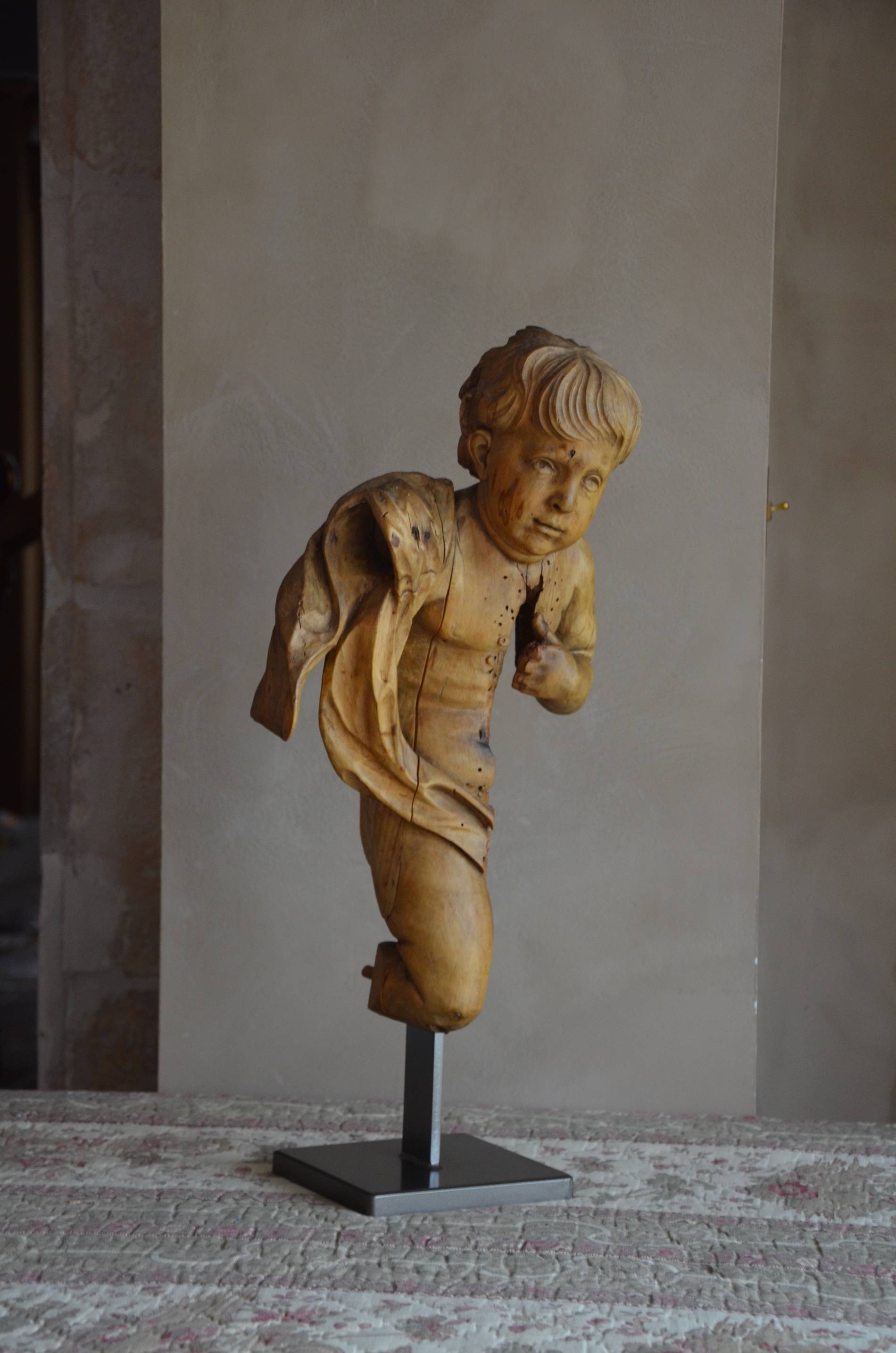 Encadrement soclage à Poitiers Atelier du Clain socle en acier pour statue en bois